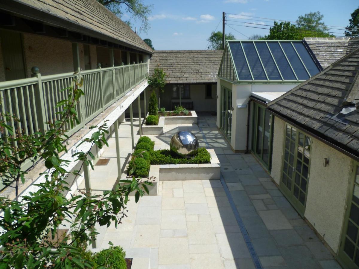 The Crown Of Crucis Country Inn And Hotel Cirencester Exterior foto