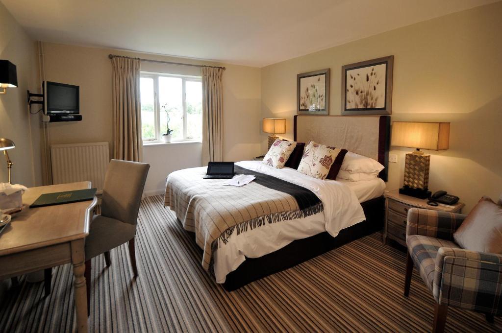 The Crown Of Crucis Country Inn And Hotel Cirencester Habitación foto