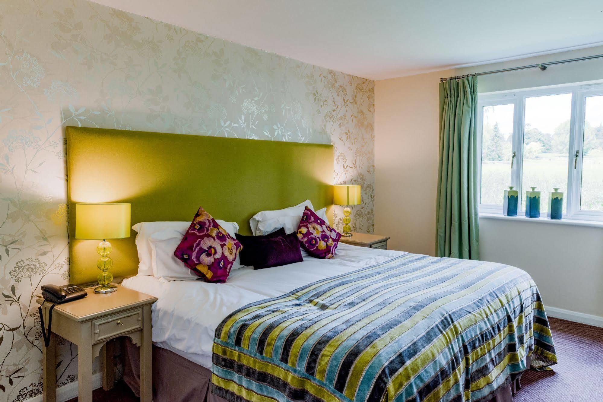 The Crown Of Crucis Country Inn And Hotel Cirencester Exterior foto